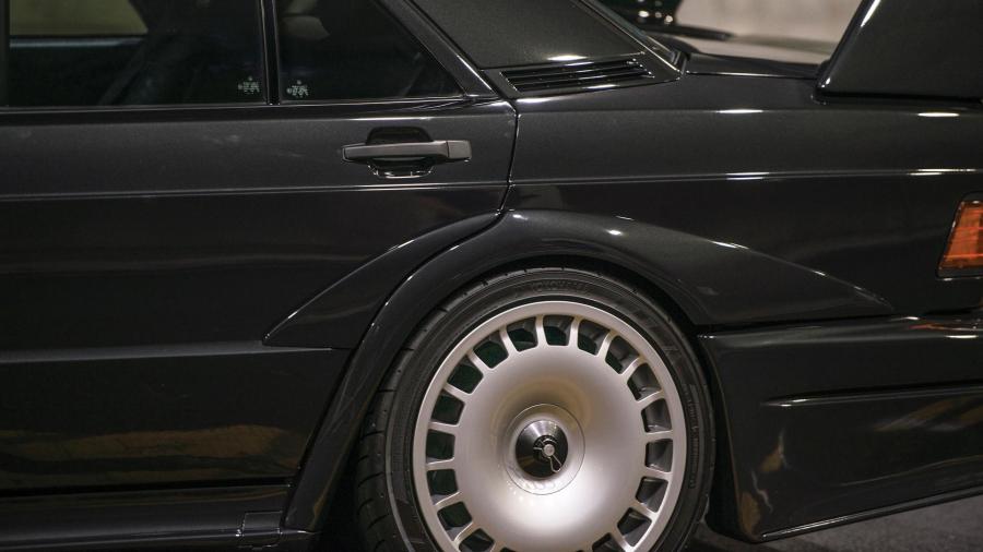 Детали экстерьера Mercedes-Benz 190E 2.5-16 EVO II 1990 года  (фото 3 из 22)